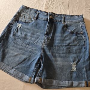 Luvamia Women's Size XL Distressed Cuffed Denim Jean Shorts Medium Wash NWT